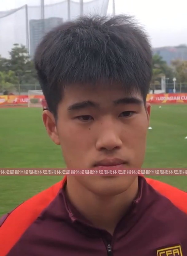  U20國(guó)足球員彭嘯：首戰(zhàn)獲勝樹立很大信心，下半場(chǎng)沒發(fā)揮出水平