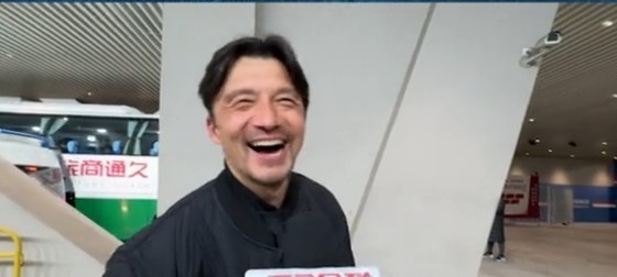  帶孩子和帶球隊(duì)哪個(gè)更累？謝暉笑言：都累，但帶孩子更累