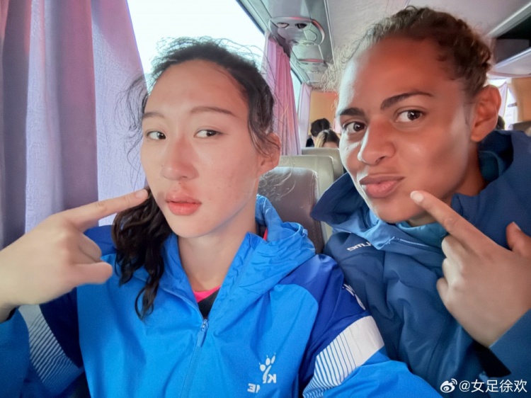  神勇！女足國門徐歡曬照，比賽中被球砸臉仍力保球門不失