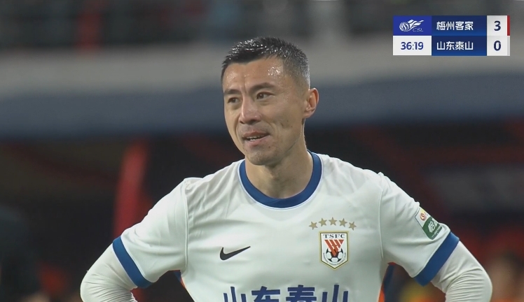  34分鐘0-3落后！36歲鄭錚苦笑36歲大雷沮喪 替補(bǔ)席黃政宇神態(tài)輕松