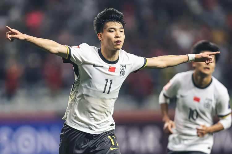  北青體育：18歲“跳級生”王鈺棟有望進入國足客戰(zhàn)沙特名單！